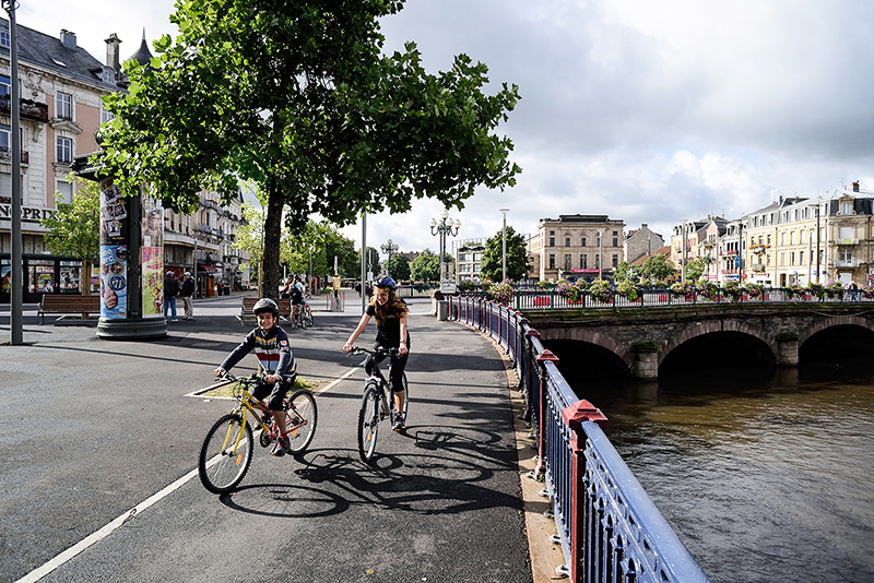 Vélo le long de la savoureuse