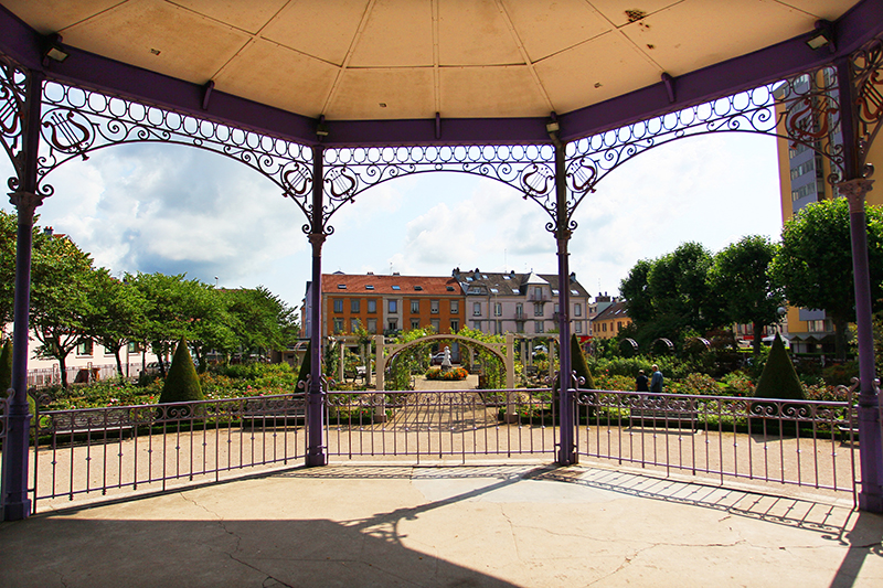 Kiosque de la roseraie