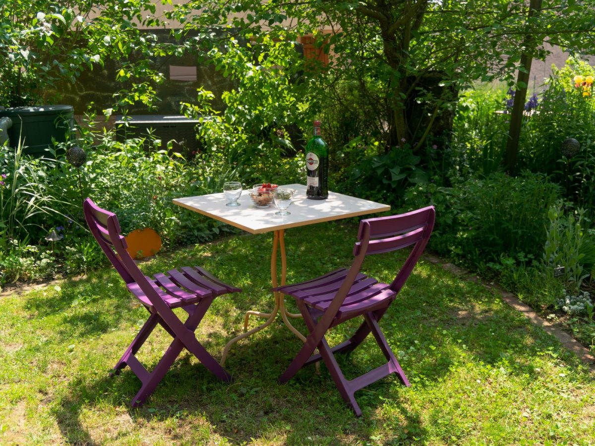 La chambre ouvre sur un jardinet privatif