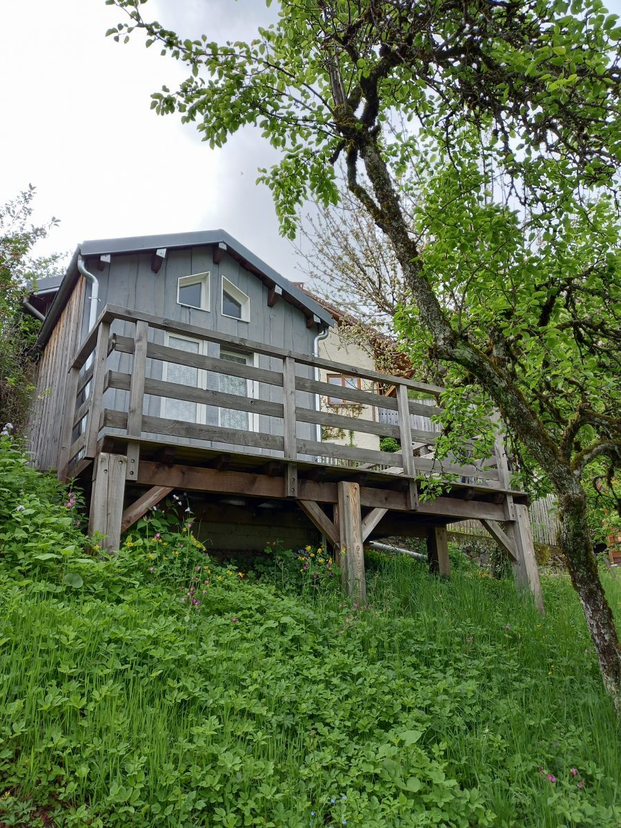 La cabane et son balcon