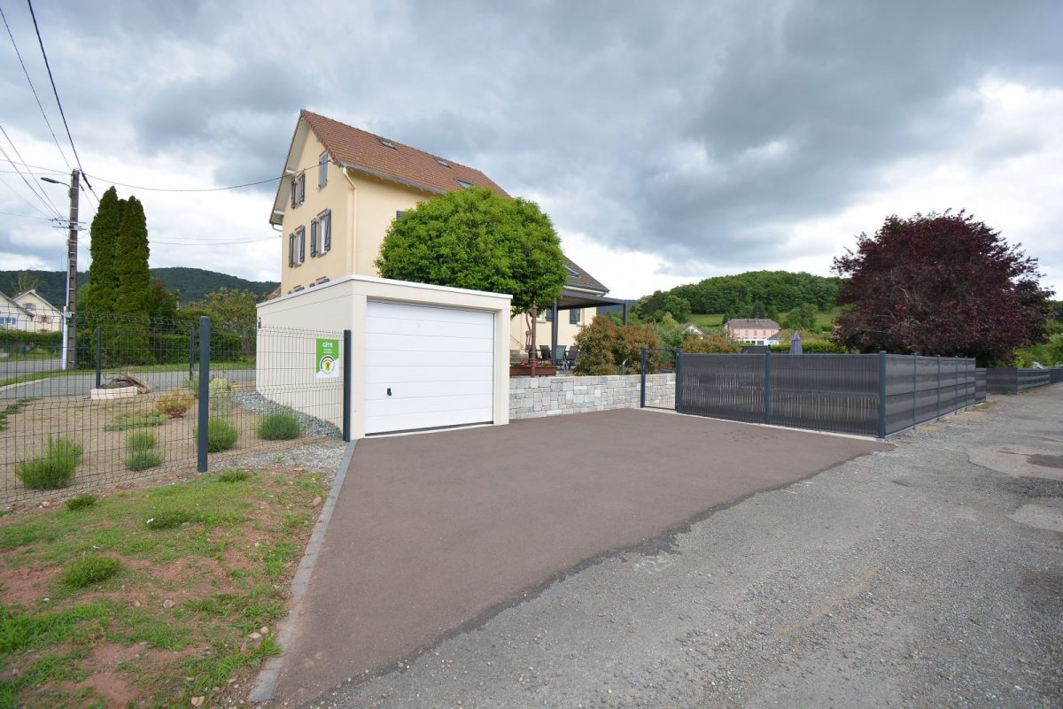 Vue du garage et du parking à l’usage exclusif des voyageurs_21